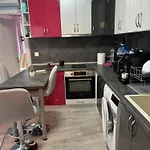 Апартаменты 2-bedroom With Private Parking Fast Wifi 3-aircon 3-smarttvs Workdesk Youtube Premium And Netflix *