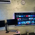 2-bedroom With Private Parking Fast Wifi 3-aircon 3-smarttvs Workdesk Youtube Premium And Netflix Апартаменты *