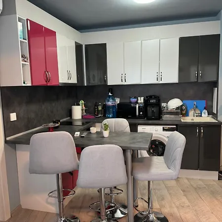 2-bedroom With Private Parking Fast Wifi 3-aircon 3-smarttvs Workdesk Youtube Premium And Netflix Apartament *
