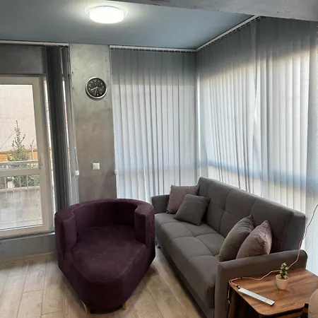 2-bedroom With Private Parking Fast Wifi 3-aircon 3-smarttvs Workdesk Youtube Premium And Netflix Warna