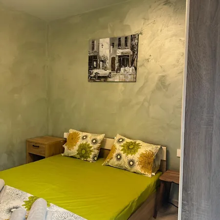 2-bedroom With Private Parking Fast Wifi 3-aircon 3-smarttvs Workdesk Youtube Premium And Netflix Warna