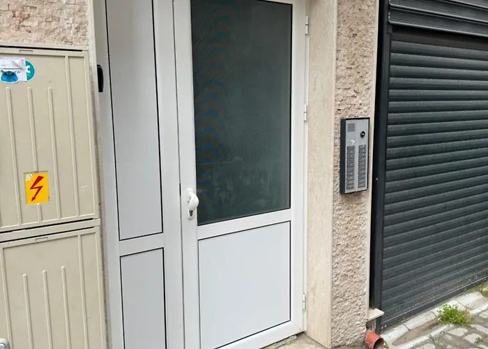 2-bedroom With Private Parking Fast Wifi 3-aircon 3-smarttvs Workdesk Youtube Premium And Netflix Διαμέρισμα Βάρνα