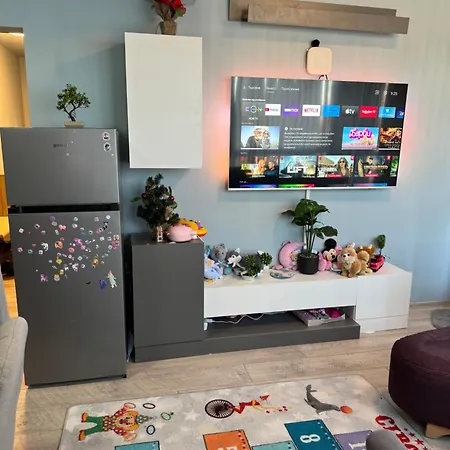 2-bedroom With Private Parking Fast Wifi 3-aircon 3-smarttvs Workdesk Youtube Premium And Netflix Lägenhet *