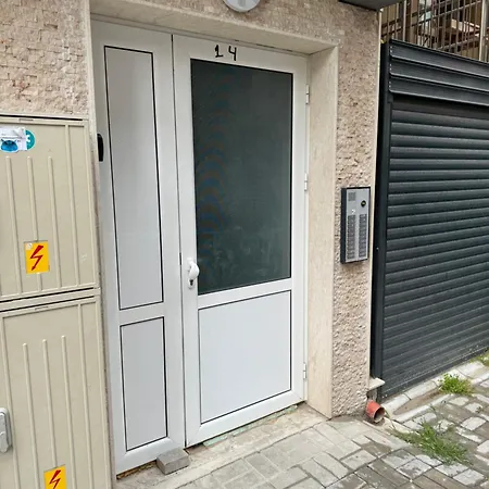 2-bedroom With Private Parking Fast Wifi 3-aircon 3-smarttvs Workdesk Youtube Premium And Netflix Apartment Varna