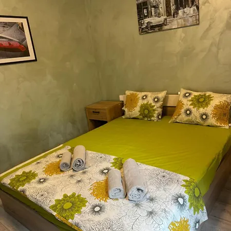 Lägenhet 2-bedroom With Private Parking Fast Wifi 3-aircon 3-smarttvs Workdesk Youtube Premium And Netflix
