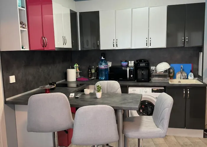 2-bedroom With Private Parking Fast Wifi 3-aircon 3-smarttvs Workdesk Youtube Premium And Netflix Апартаменты *